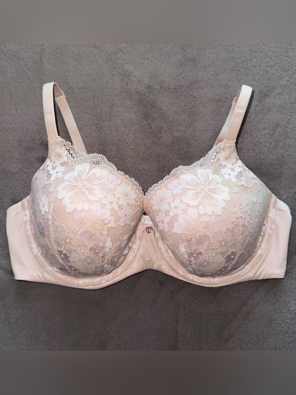 Victoria's Secret Lace Underwire Bra in Light Pink